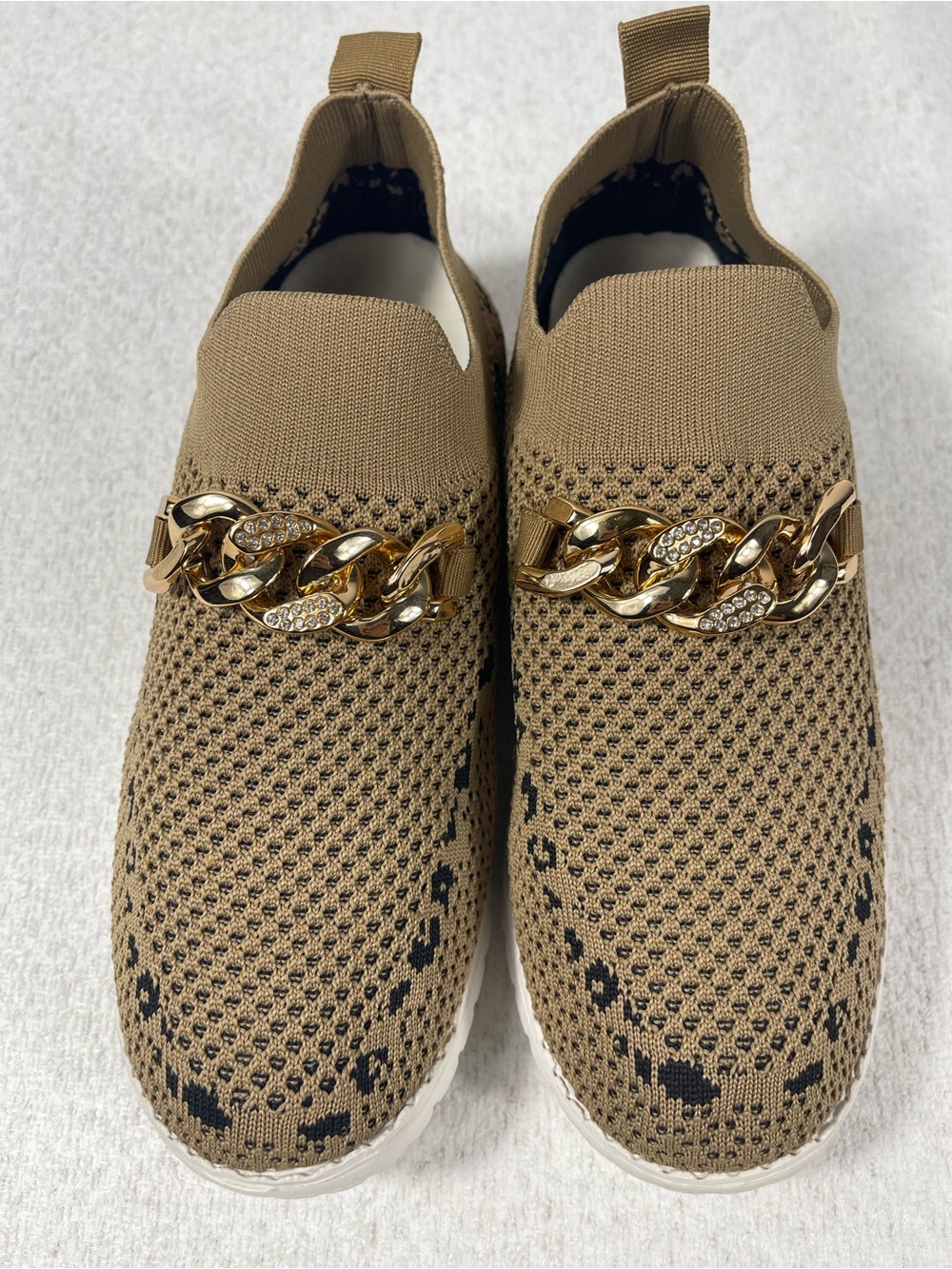 Women’s Sz9 Tan Fabric Mesh Loafers Slip-on Shoes Gold Chain Accent. SKU#0681